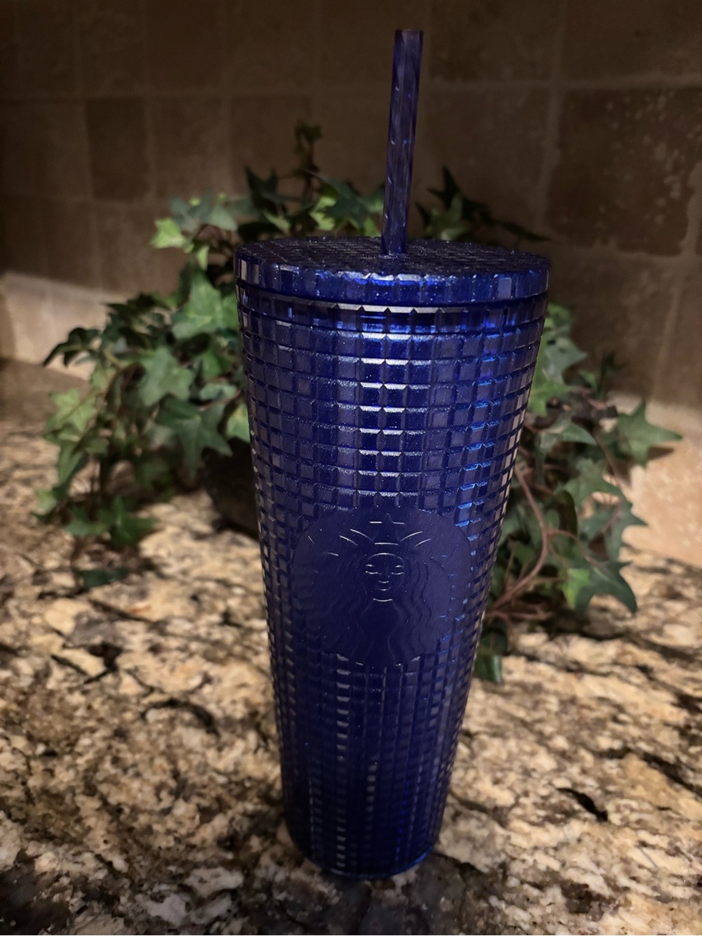 New Starbucks Cobalt Blue 💙
Grid Textured Cold Cup Tumbler
24 Oz Venti